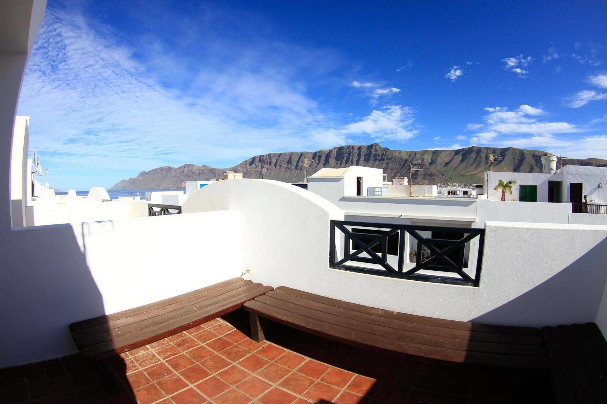 הוסטל פאמארה Red Star Surf & Yoga Camp Lanzarote מראה חיצוני תמונה